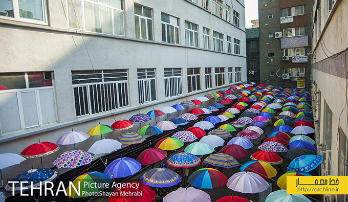 خیابانی با سقف چتری