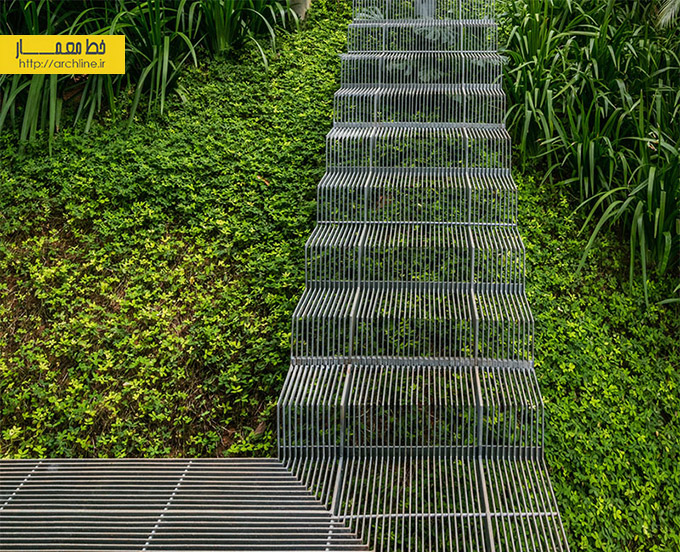 راه پله فلزی در فضای سبز