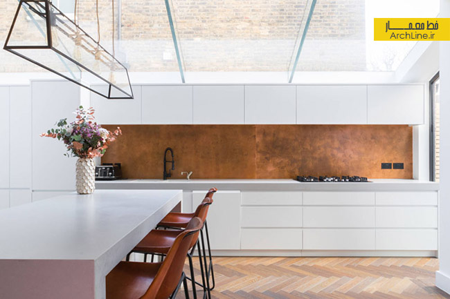 دکوراسیون آشپزخانه مدرن،شیشه رنگی بین کابینتی