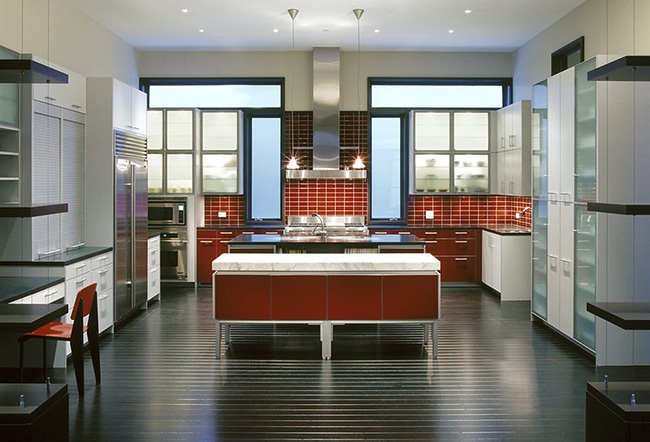 شیشه بین کابینتی،دکوراسیون داخلی آشپزخانه،طراحی داخلی آشپزخانه،آشپزخانه جزیره ای،کانتر آشپزخانه