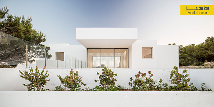 نمای خانه ویلایی ساده، حجم مکعبی و سفید