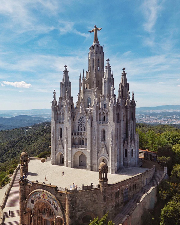 21-Barcelona_Architecture-Virginia_Duran-20-Temple_of_the_Sacred_Heart_of_Jesus.jpg