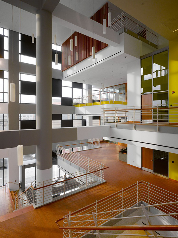 طراحی معماری ساختمان آزمایشگاهی