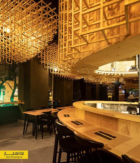 ساختار شبکه ای چوبی در طراحی داخلی رستوران