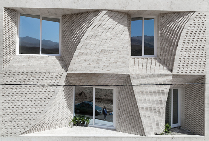 آجر در نمای ساختمان ایرانی