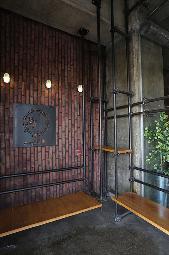 طراحی داخلی کافه داربست