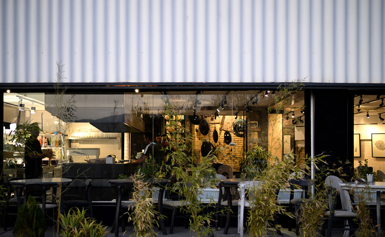 طراحی نمای بیرونی و داخلی رستوران