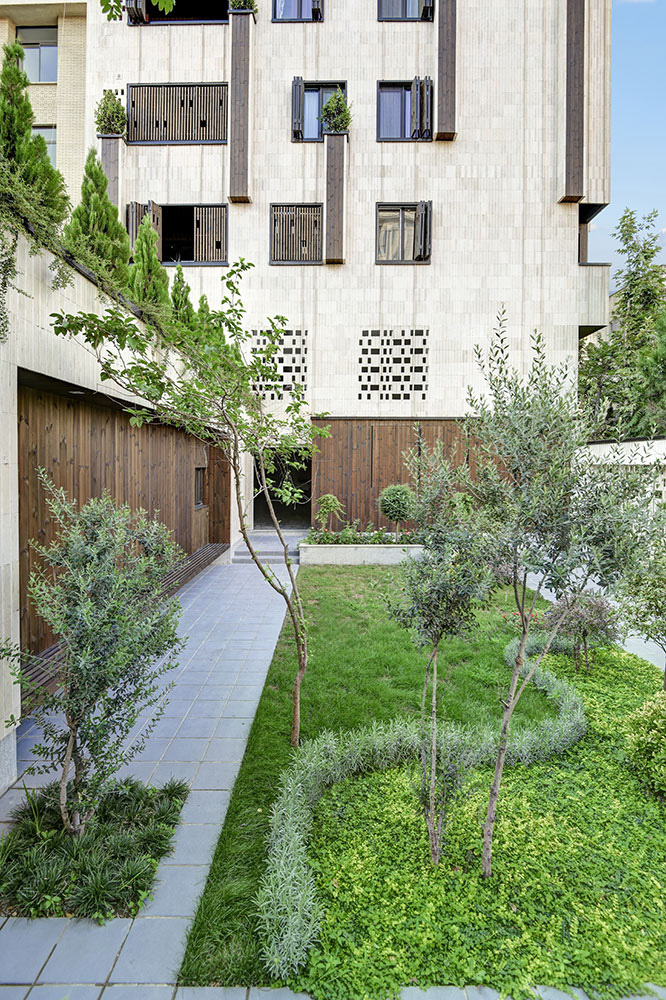 معماری خانه ای با همسایگی سبز