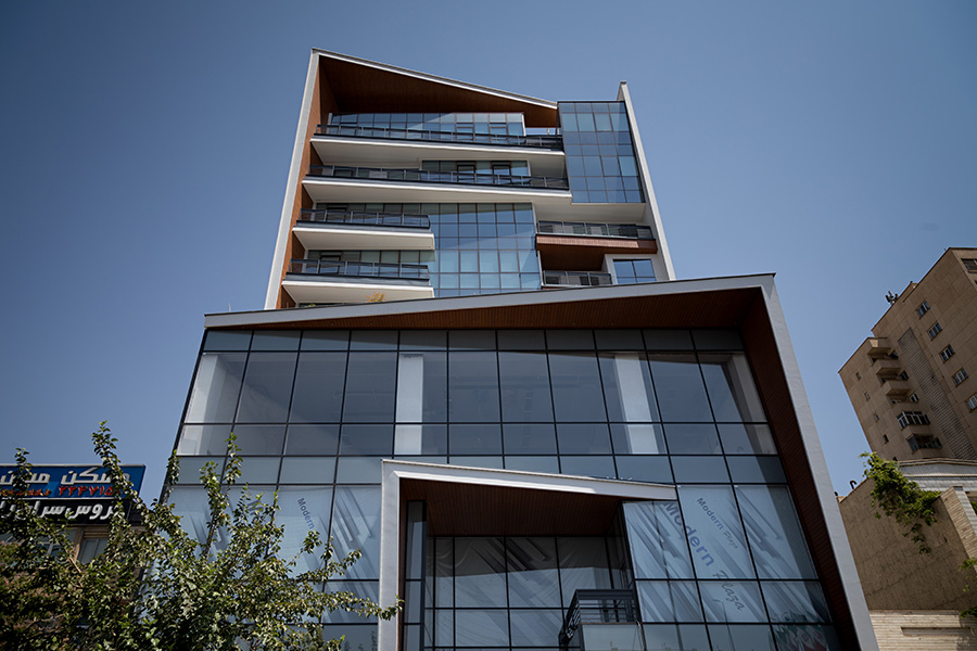 معماری ساختمان اداری-تجاری مدرن پلازا