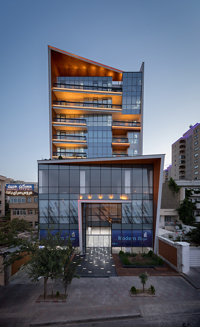 معماری ساختمان اداری-تجاری مدرن پلازا