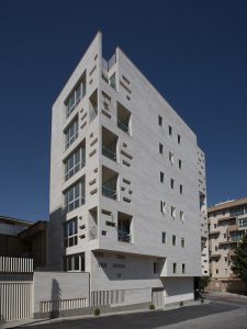 نمای ساختمان با سنگ تراورتن سفید