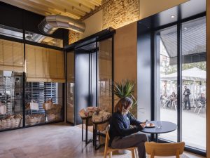طراحی داخلی کافه قنادی panistas
