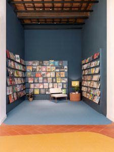 ترکیب سنت و مدرنیته در طراحی داخلی فروشگاه کتاب