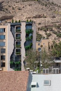 معماری آپارتمان مسکونی با نمای آجری