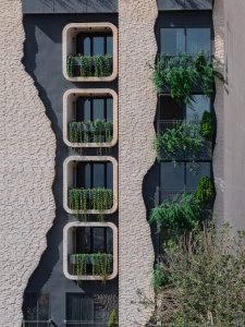 معماری آپارتمان مسکونی با نمای آجری