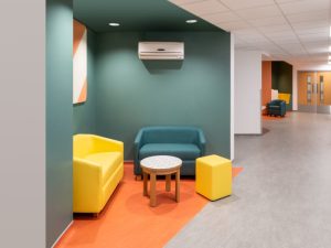 طراحی داخلی بیمارستان کودکان به کمک رنگ و فرم