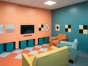 طراحی داخلی بیمارستان کودکان به کمک رنگ و فرم