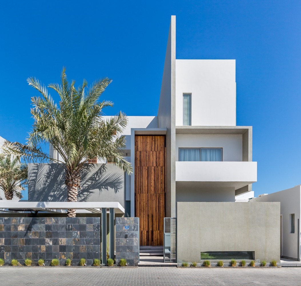 معماری ویلای مدرن ساحلی با نمای مینیمالیستی