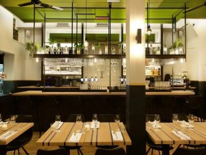 طراحی داخلی رستوران هلندی با استفاده از کلیشه های فرهنگی