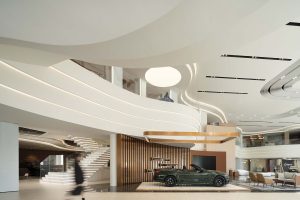 معماری مرکز تجربه مشتری BMW با نمای آلومینیوم