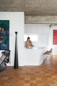 طراحی داخلی آپارتمان بر اساس هنر و سبک مدرنیستی/بروتالیستی
