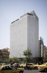 بازسازی نمای ساختمان اداری با استفاده از پوسته آلومینیومی