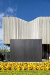 معماری ویلایی مدرن با نمای بتنی مینیمال