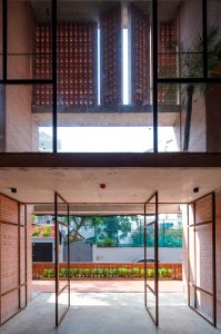 تامین نور با آجر های سفالی در معماری اداری