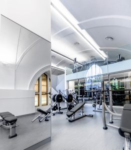طراحی داخلی مرکز سلامت و اسپا با سازه ای سنگی آجری و فولادی