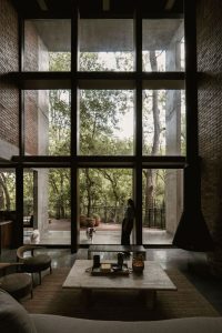 معماری ویلایی با نمای بتن و آجر