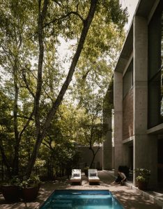 معماری ویلایی با نمای بتن و آجر