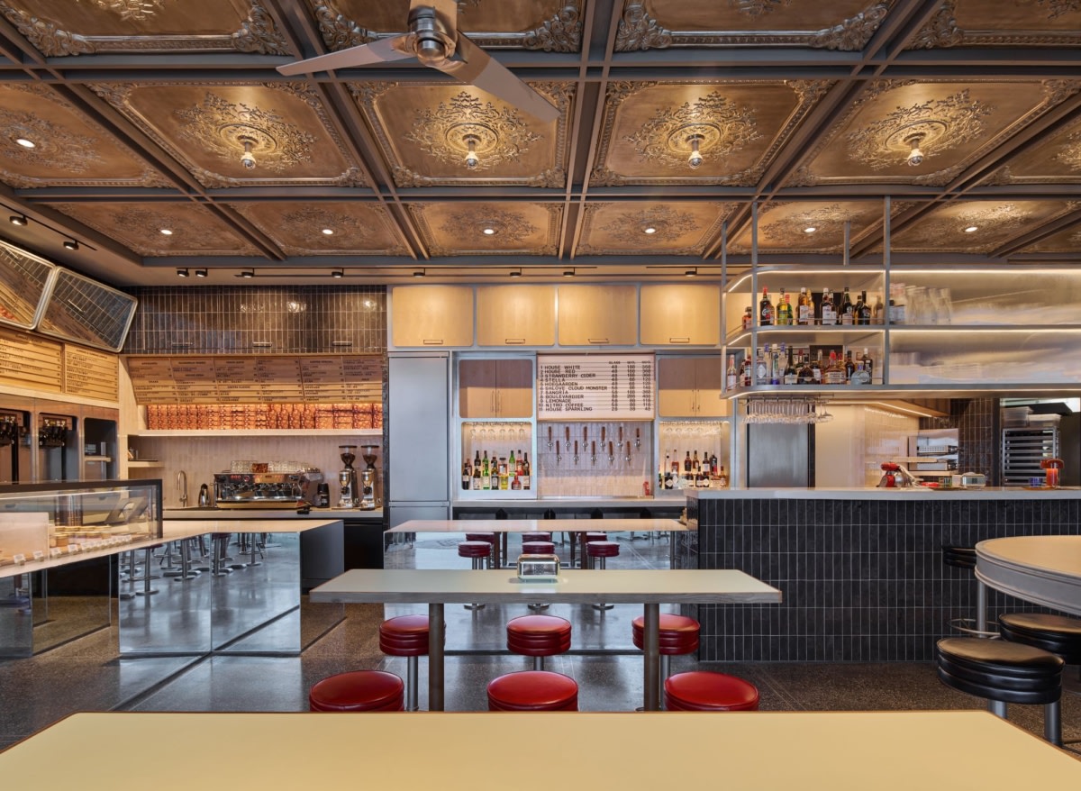 طراحی داخلی رستوران مدرن با المان های کلاسیک