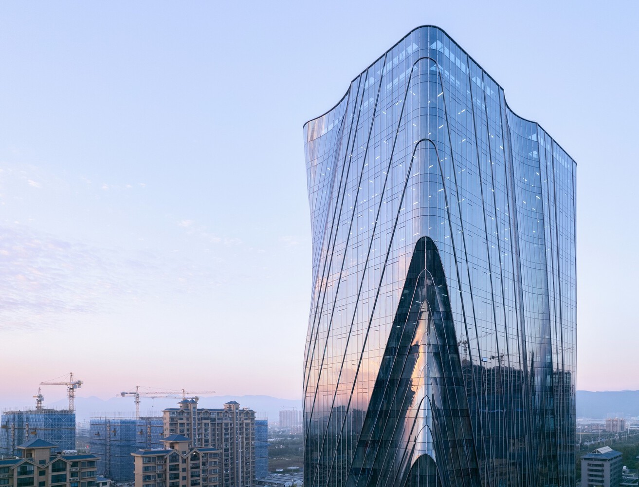 نمای شیشه ای در معماری برج اداری