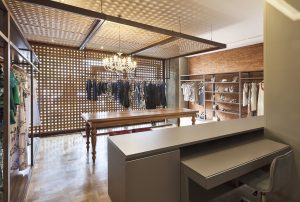 طراحی داخلی و نمای فروشگاه لباس