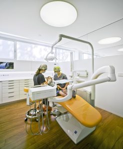 نمای دایره ای در معماری کلینیک دندانپزشکی