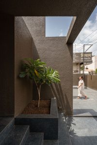 طراحی نما با آجر و بتن