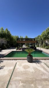 معماری ویلا حیاط