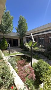معماری ویلا حیاط