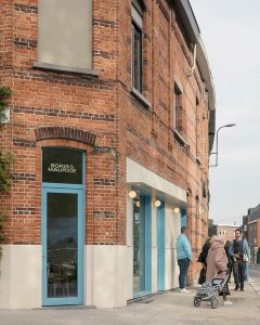 آجر در ساختمان مسکونی تجاری