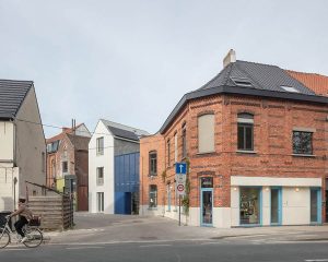 آجر در ساختمان مسکونی تجاری