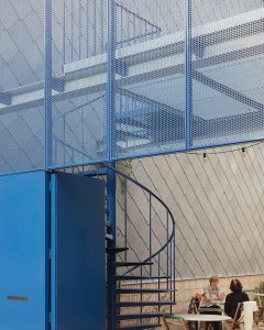 آجر در ساختمان مسکونی تجاری