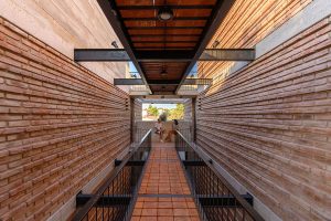 آجر و بتن در طراحی ساختمان مدرن