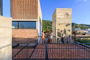 آجر و بتن در طراحی ساختمان مدرن