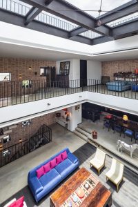 سبک مدرن و سنتی در ویلا