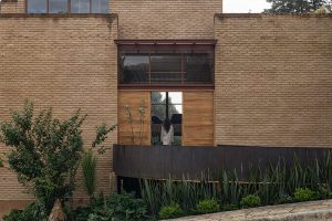 آجر در طراحی ویلا دو طبقه