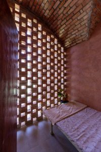 آجر در ساختمان مسکونی کوچک