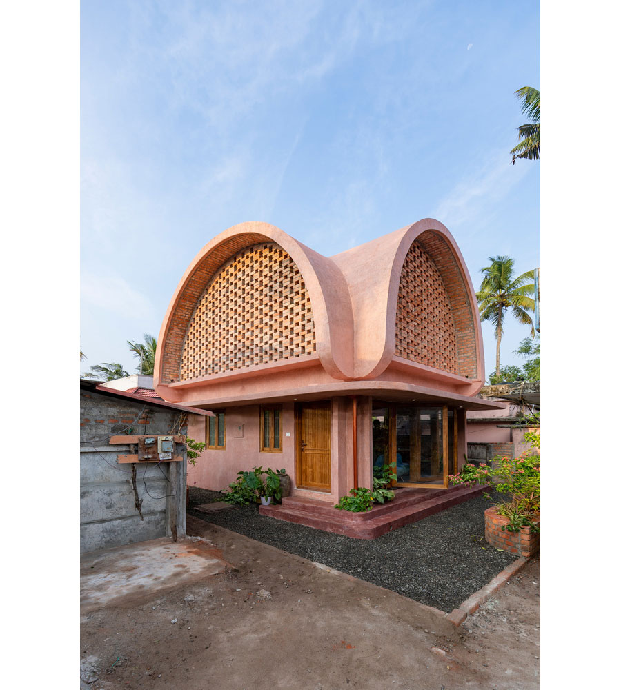 آجر در ساختمان مسکونی کوچک