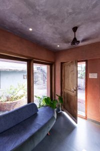 آجر در ساختمان مسکونی کوچک