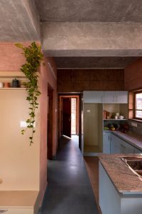 آجر در ساختمان مسکونی کوچک