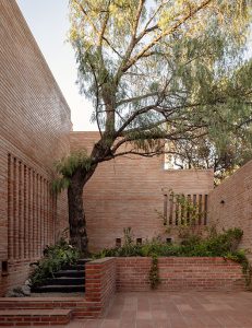 آجر در ساختمان مسکونی مدرن